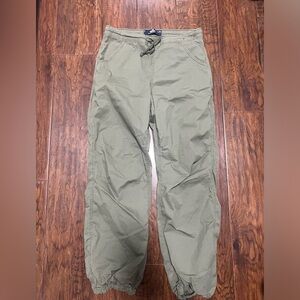 Hollister parachute pants in army green